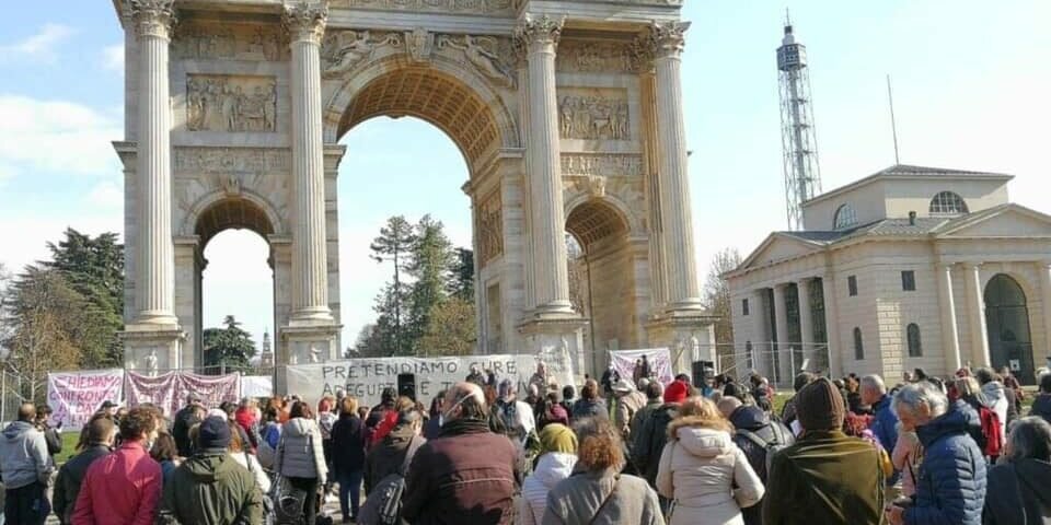 Manifestazione di medici a Milano
