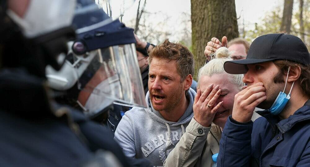 Germania: Servizi segreti tengono sotto sorveglianza i "negazionisti" del Covid