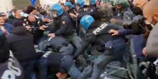 Scontri a Montecitorio