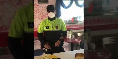 LOCALE APERTO E VIGILI MANDATI VIA