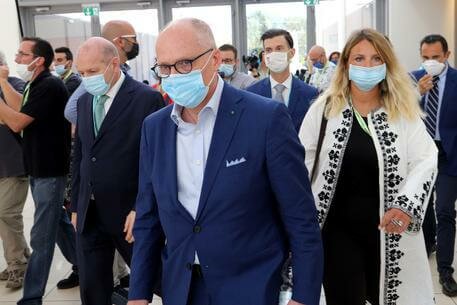 Ricciardi Chi si è vaccinato indossi la mascherina con chi non lo è