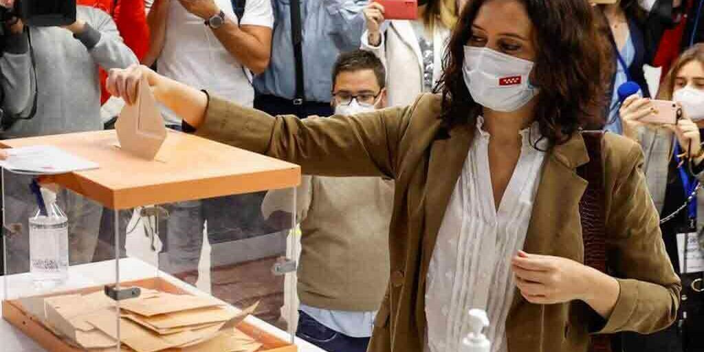 Isabel Díaz Ayuso: la destra anti-lockdown vince le elezioni a Madrid