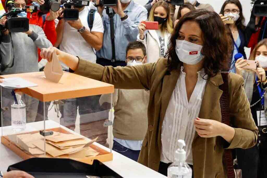 Isabel Díaz Ayuso: la destra anti-lockdown vince le elezioni a Madrid