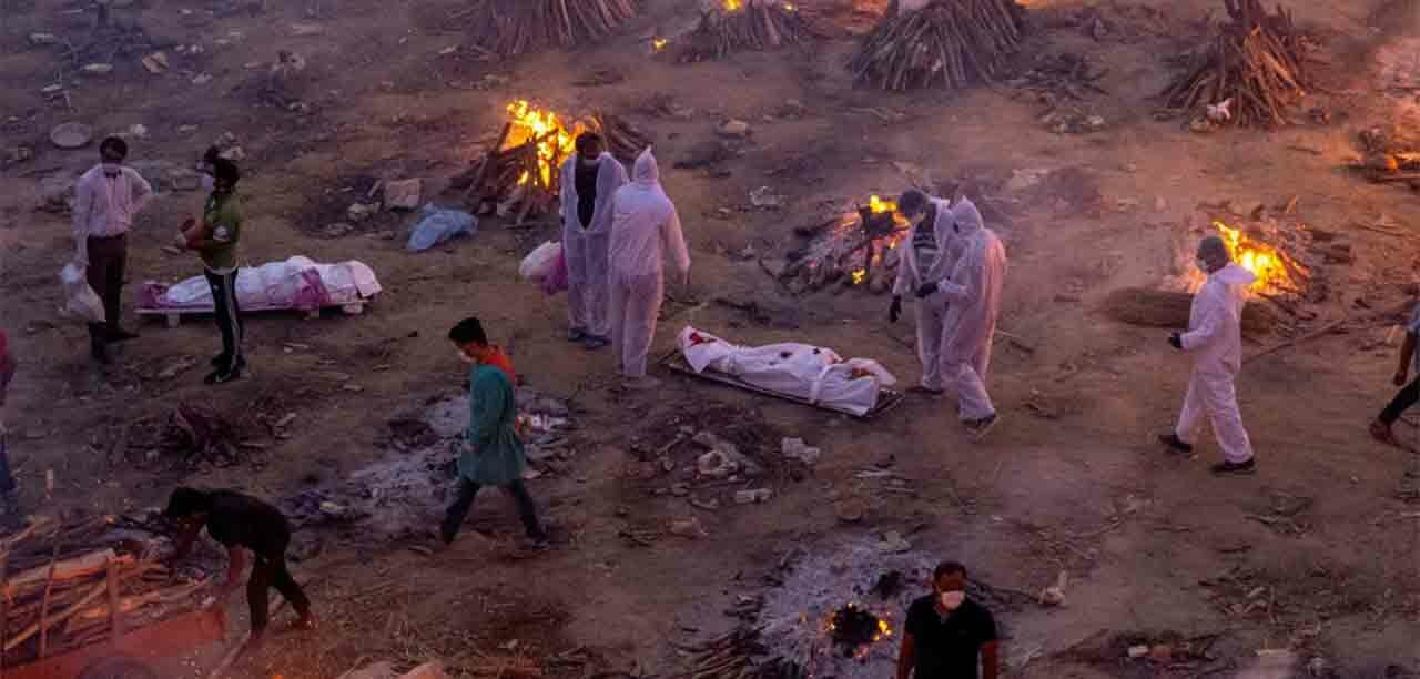 Variante Indiana: cadaveri bruciati in strada e la fake news della variante. Un’usanza secolare usata per fare terrorismo mediatico