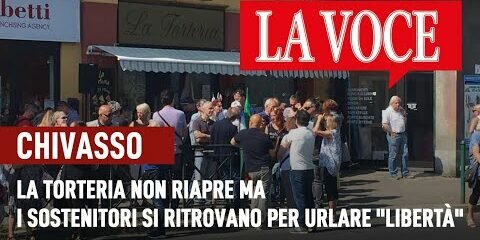 CHIVASSO. La Torteria non riapre, ma un centinaio di sostenitori si ritrovano per urlare "libertà"