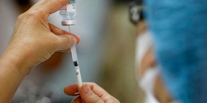 Pavia: Vaccinata con 4 dosi, muore anziana ricoverata per ictus Pavia: Vaccinata con 4 dosi, muore anziana ricoverata per ictus