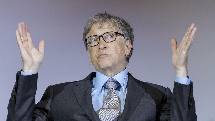 Bill Gates sotto accusa, i suoi dipendenti lo attaccano: “È solo un essere umano imbarazzante, per lui le regole non valgono”
