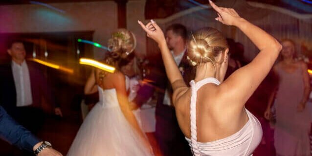 Reggio Calabria: maxi focolaio tra vaccinati dopo matrimonio con Green Pass obbligatorio: almeno 40 casi positivi, alcuni sono sintomatici