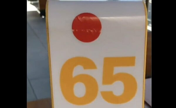 McDonald’s marchia con un bollino rosso chi è senza Green pass. Ma è proprio così?