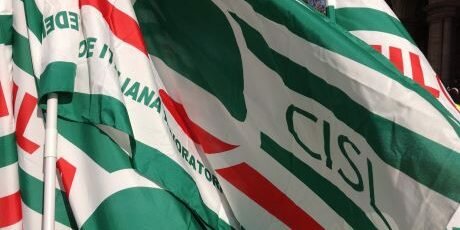 Cisl: obbligo vaccinale per tutti, subito una legge