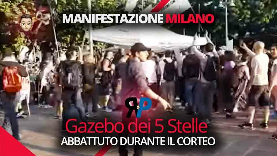 Gazebo dei 5 Stelle abbattuto a Milano durante il corteo contro il Green Pass al grido: "venduti"