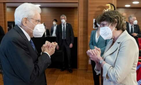 Scuola, ministro Università: “Vedremo se obbligare gli under 18 a vaccinarsi”