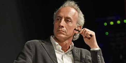 Travaglio stronca il green pass: rischio di incontrare contagiati travestiti da immuni