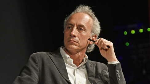 Travaglio stronca il green pass: rischio di incontrare contagiati travestiti da immuni