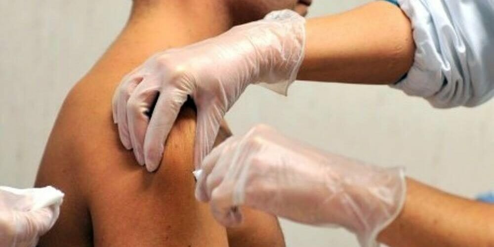 Vaccini: ragazzo ricoverato al Meyer per una trombosi al cervello, aveva fatto il Pfizer
