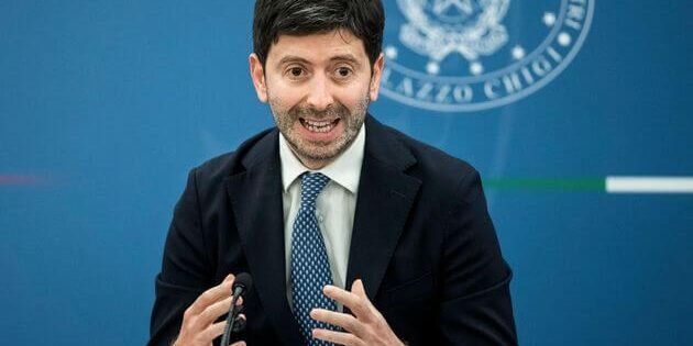 Basta con la politica del terrore. Più ci sono vaccinati più saranno loro a contagiarsi