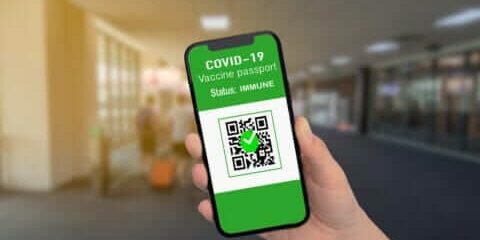 Medici aziendali: il green pass non impedisce il contagio, non tocca a noi controllarlo