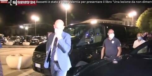 Bassetti: “Non si vogliono vaccinare? Vedranno cosa li aspetta”