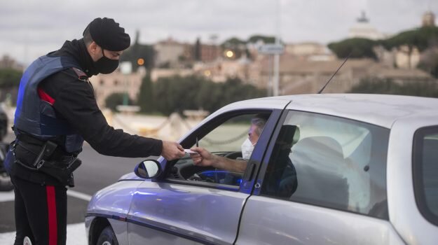 Coprifuoco solo per chi non ha il green pass e zone arancioni in Sicilia