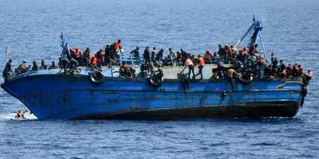 Sbarcati 400 migranti in poche ore in Calabria