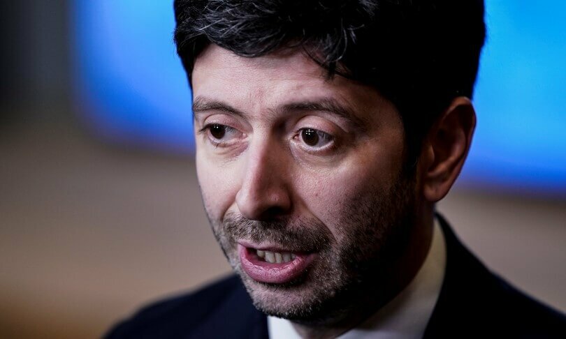 Belpietro: "Tachipirina e vigile attesa, Speranza risponderà sulla strage?"