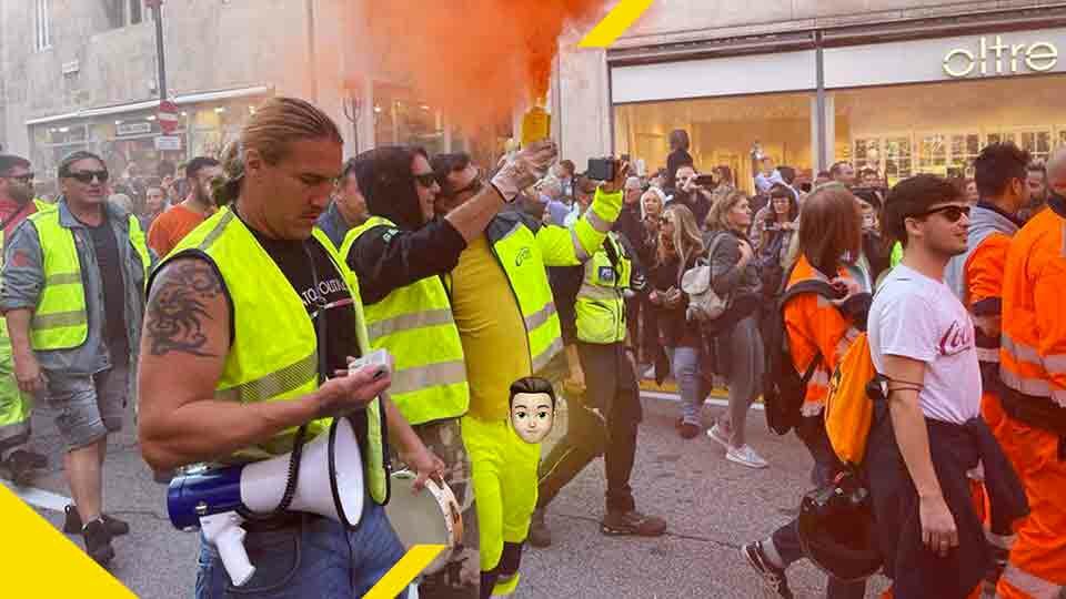 Trieste in tilt, i poliziotti tolgono il casco