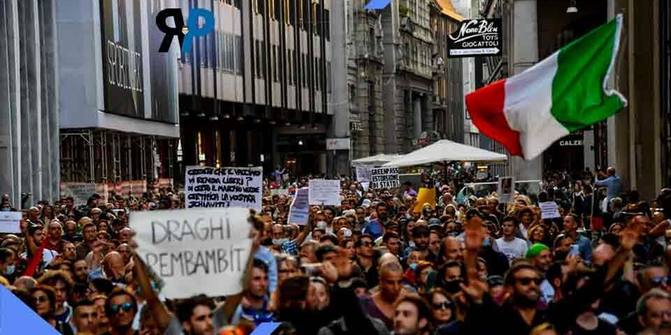 Marea umana no green pass, in migliaia sfilano in solidarietà della vicequestora di Roma