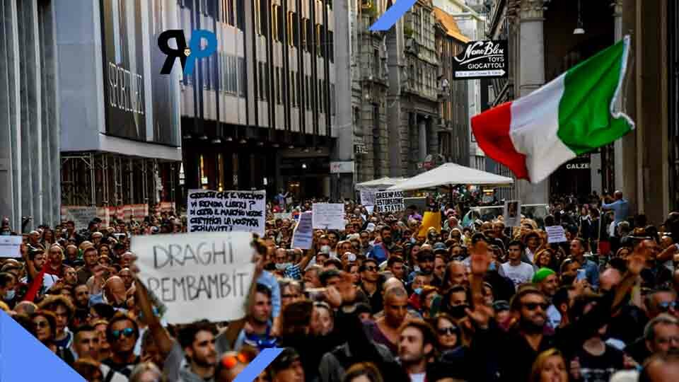 Marea umana no green pass, in migliaia sfilano in solidarietà della vicequestora di Roma