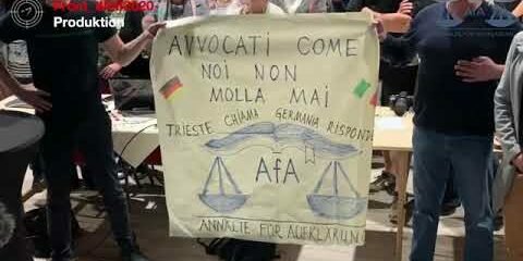 Avvocati Tedeschi solidali con gli Italiani cantano "la gente come noi non molla mai"
