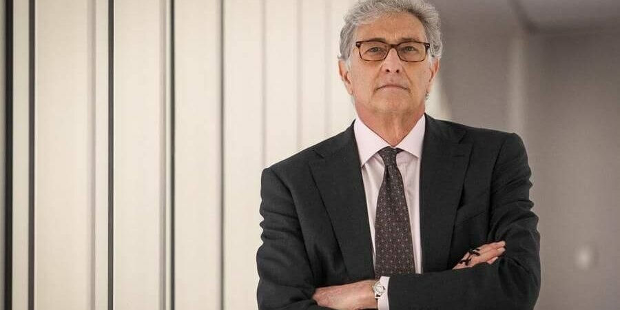 Guido Rasi: mascherine e distanziamento anche nelle manifestazioni e Lockdown solo non vaccinati