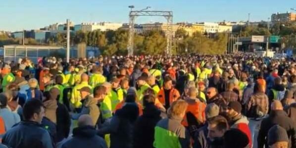 Protesta al porto di Trieste: i camion tornano indietro Protesta al porto di Trieste: i camion tornano indietro