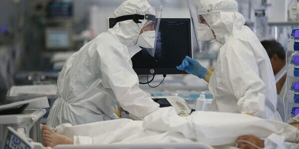 Covid, la rabbia dei vaccinati ricoverati: "Questo Stato ci ha tradito"