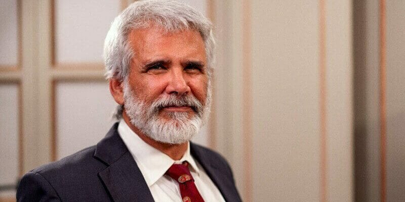 Malone, l’inventore del vaccino a mRNA, mette in dubbio la strategia di obbligatorietà della vaccinazione COVID-19