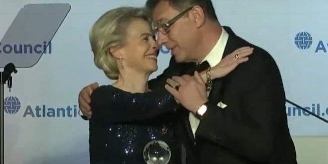 Pfizer, ceo Bourla rifiuta di nuovo audizione all’Eurocamera sui vaccini