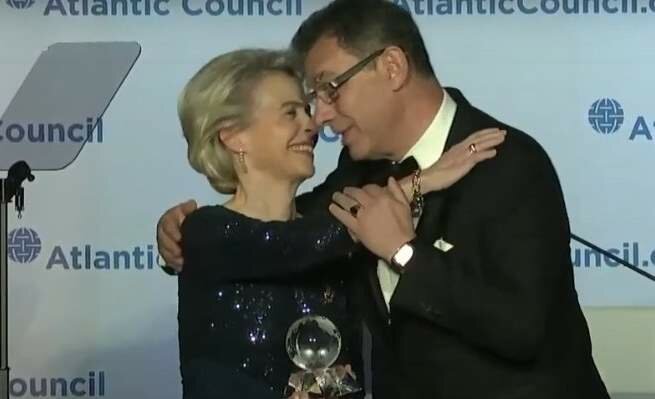 Pfizer, ceo Bourla rifiuta di nuovo audizione all’Eurocamera sui vaccini