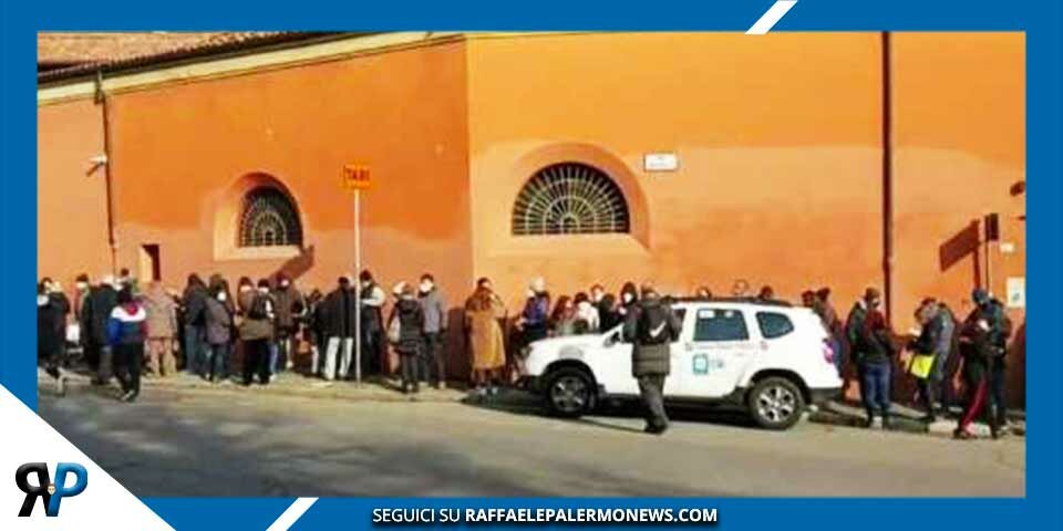 Procura di Bologna, cittadini in coda per denunciare Draghi