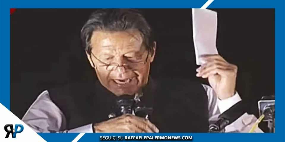 Ministro pakistano Khan ha annunciato pubblicamente di aver sventato un tentativo di colpo di Stato organizzato dagli Usa