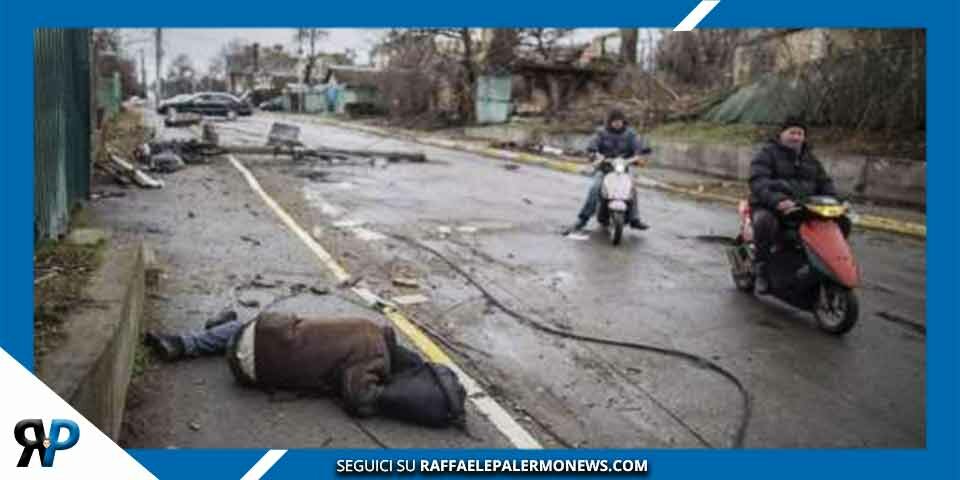 Mosca: Kiev paga 25 dollari a persona per fare la scena