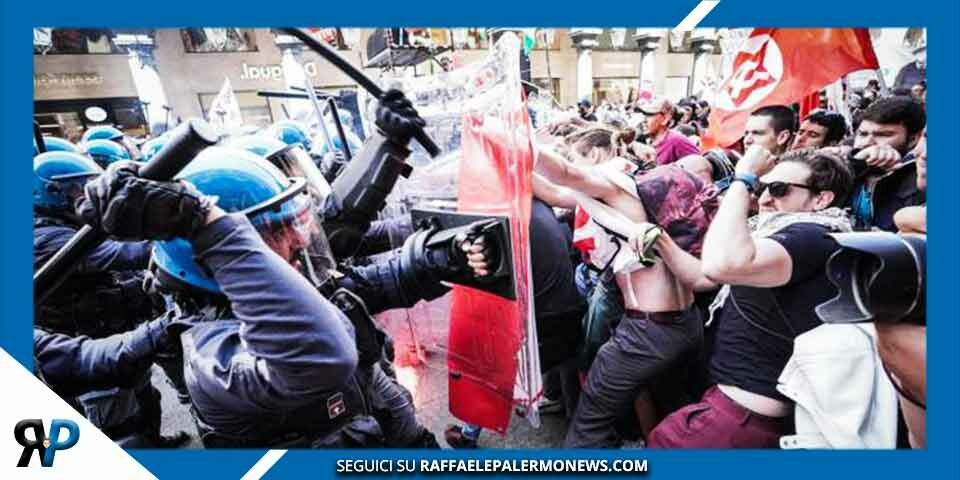 Polizia carica manifestanti anche durante “Bella Ciao” (VIDEO) Torino, 1 maggio Polizia carica manifestanti anche durante "Bella Ciao" (VIDEO) Torino, 1 maggio