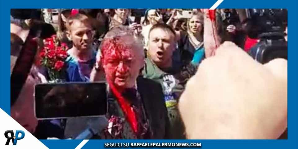 Polonia, ambasciatore russo colpito da vernice rossa&nbsp;alla cerimonia della vittoria sul nazismo&nbsp;(VIDEO)