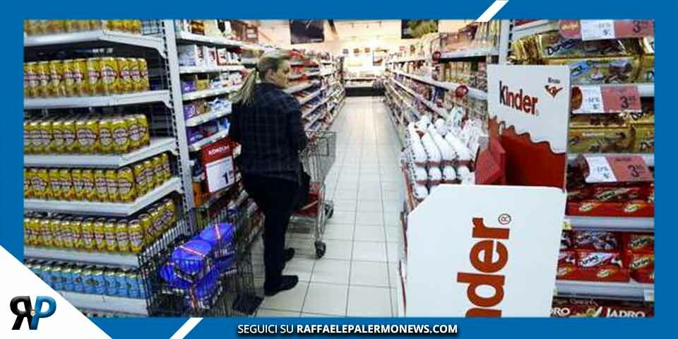 Inflazione, “sempre più italiani riducono la quantità di cibo”