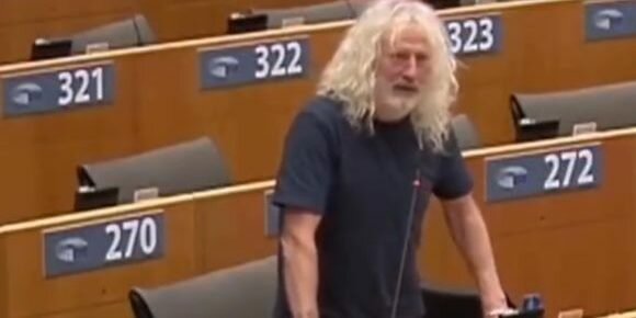 Eurodeputato Wallace: “interferenza straniera in UE è quella dell’impero Usa”