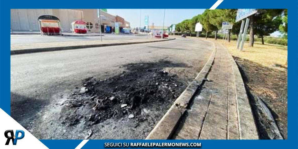 Bari, cadavere carbonizzato in auto elettrica distrutta dalle fiamme