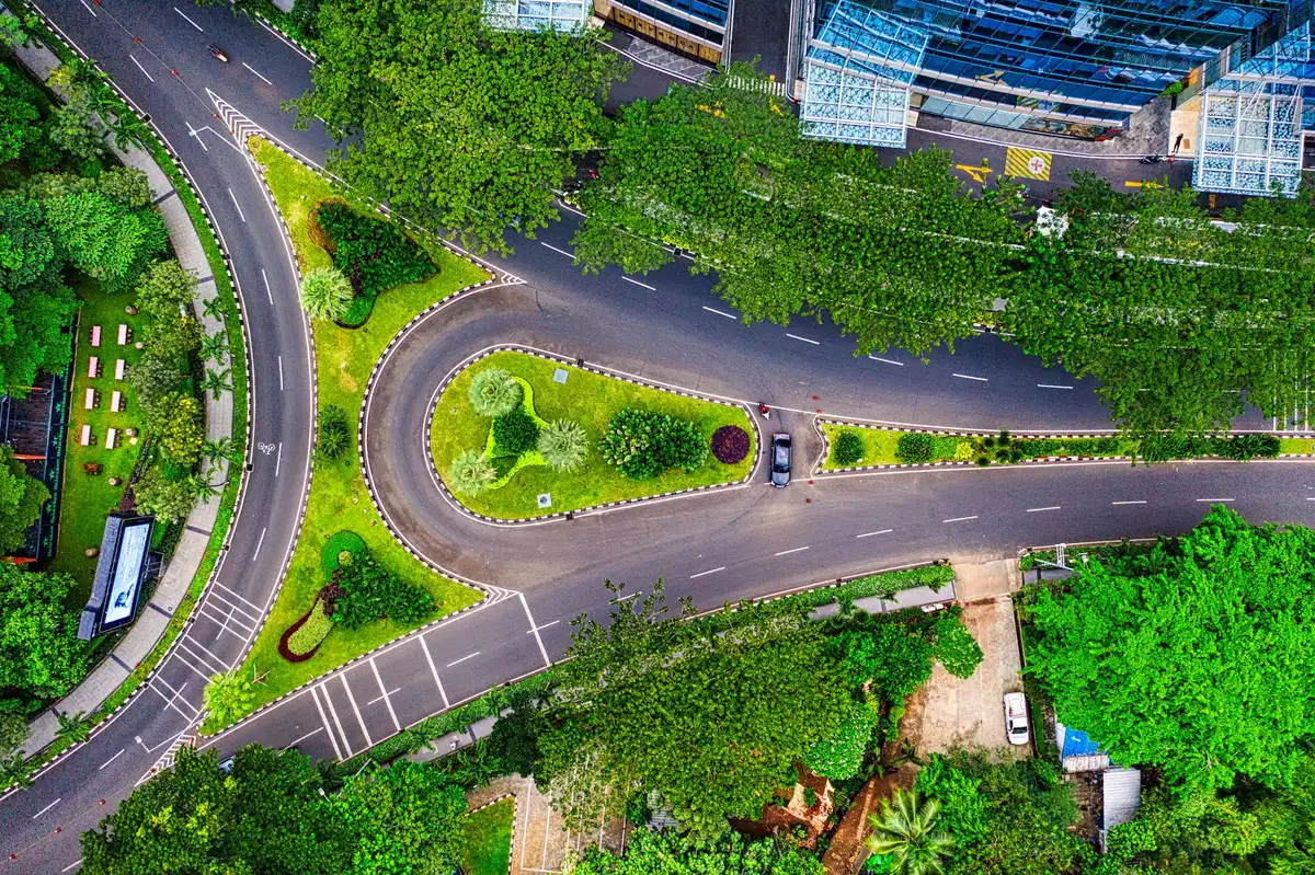 Sistema di gestione del traffico intelligente in una città moderna con mobilità sostenibile