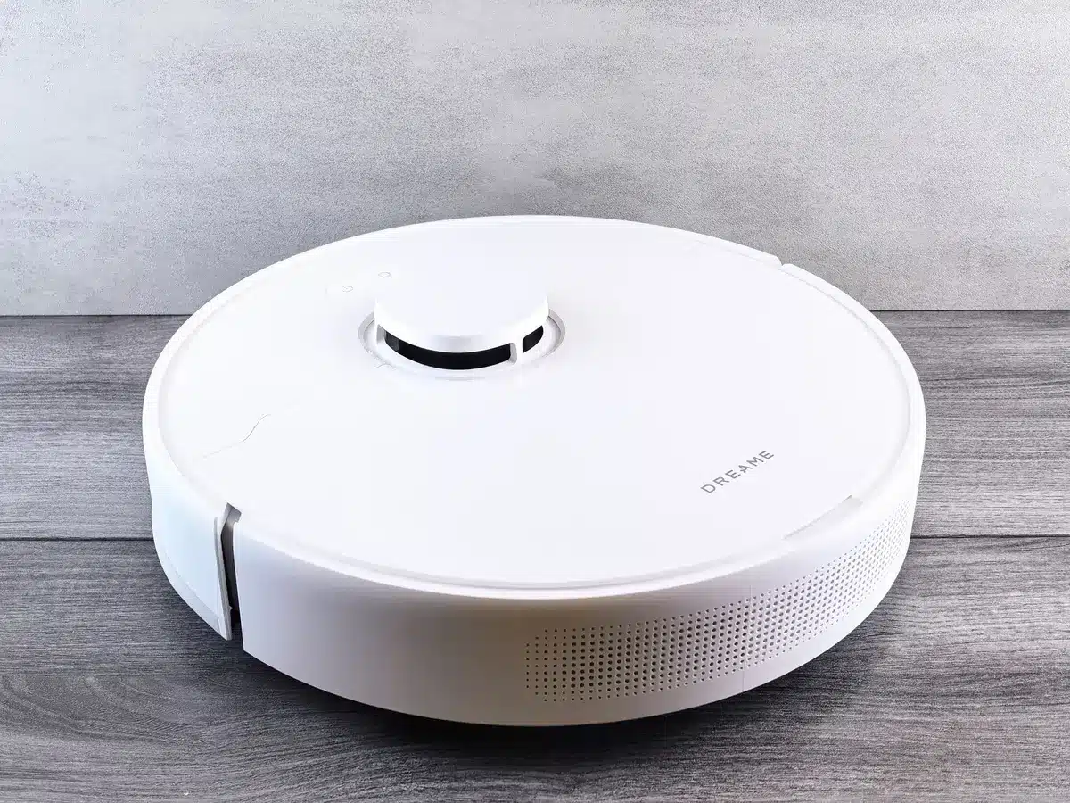 Schermo che mostra la mappatura intelligente di una casa per aspirapolvere robot