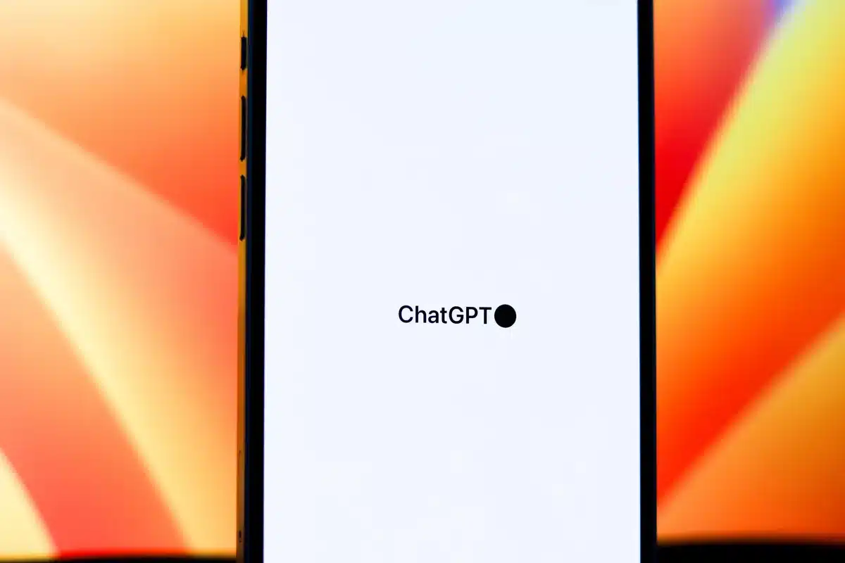 Interfaccia di intelligenza artificiale con chatbot, rappresentazione della comunicazione del futuro