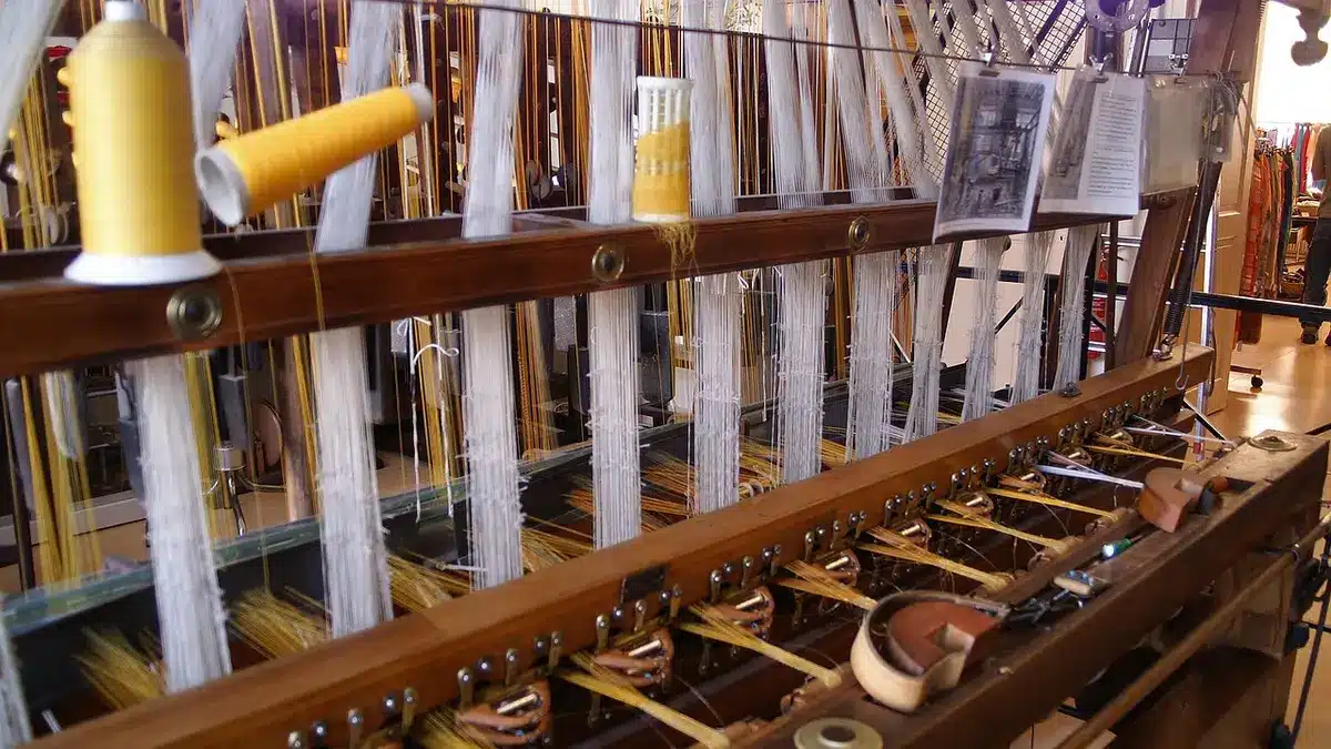Telai e ingranaggi della fabbrica di seta del Real Sito di San Leucio