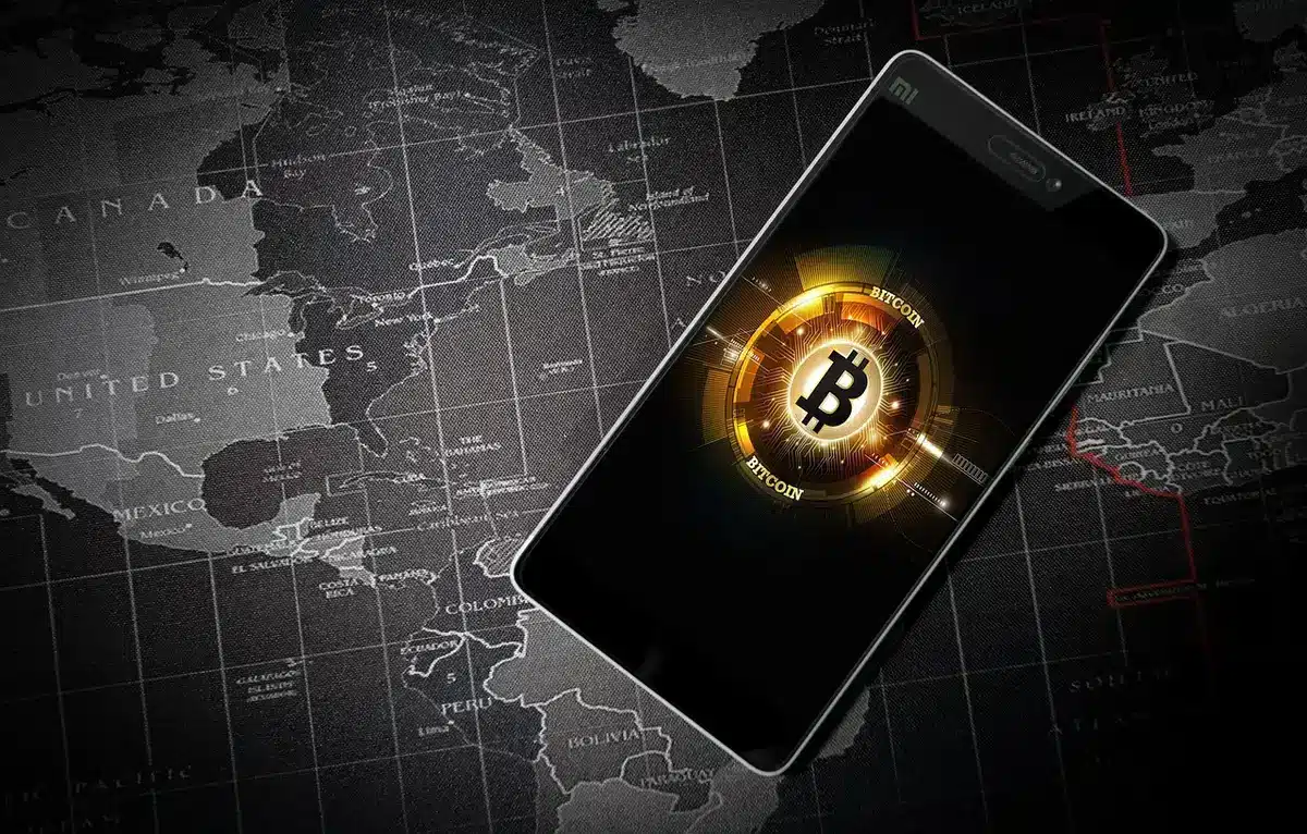 Dispositivi digitali moderni che mostrano app di salute, sicurezza e educazione interconnesse