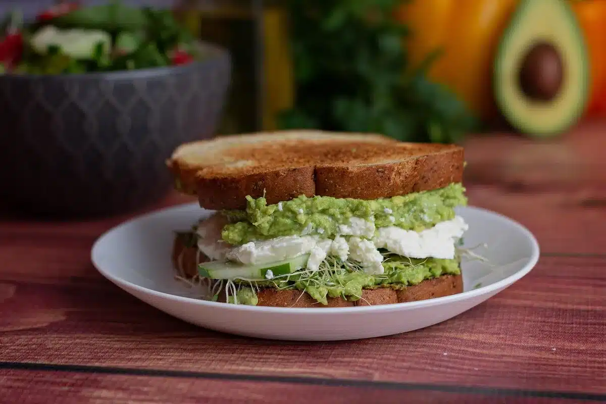 Affettatrice per avocado con componenti per taglio, denocciolazione e affettatura
