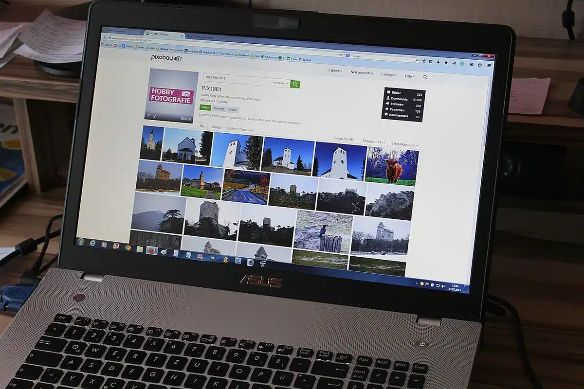 Schermo con editor di pagina web e tag meta in evidenza